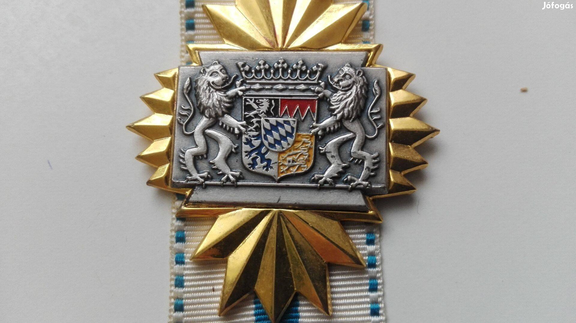 Eredeti szallagon Bajor kitüntetés régi db