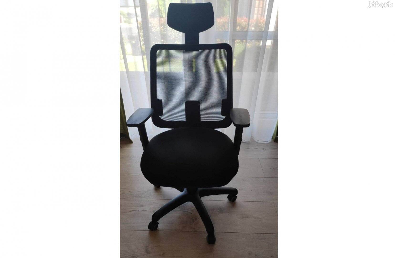 Ergonomikus, állítható, parkettagörgős irodaszék
