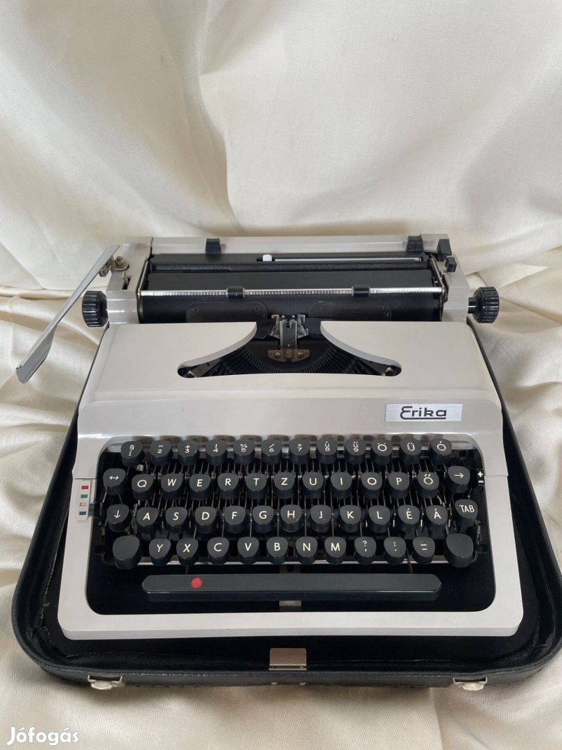 Erika írógép minden tartrozékkal, szinte új