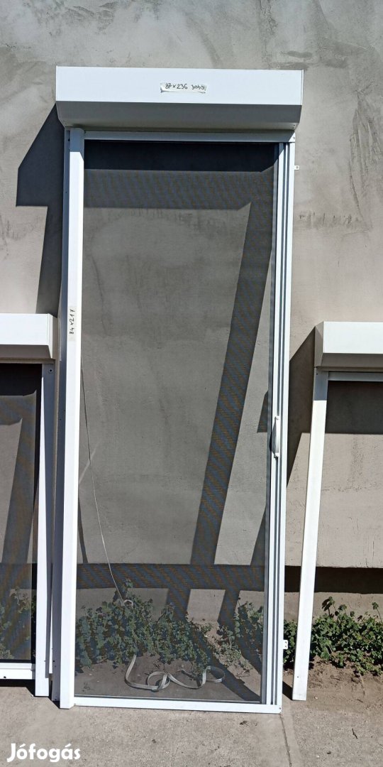 Erkély redőny elhúzható szúnyoghálóval