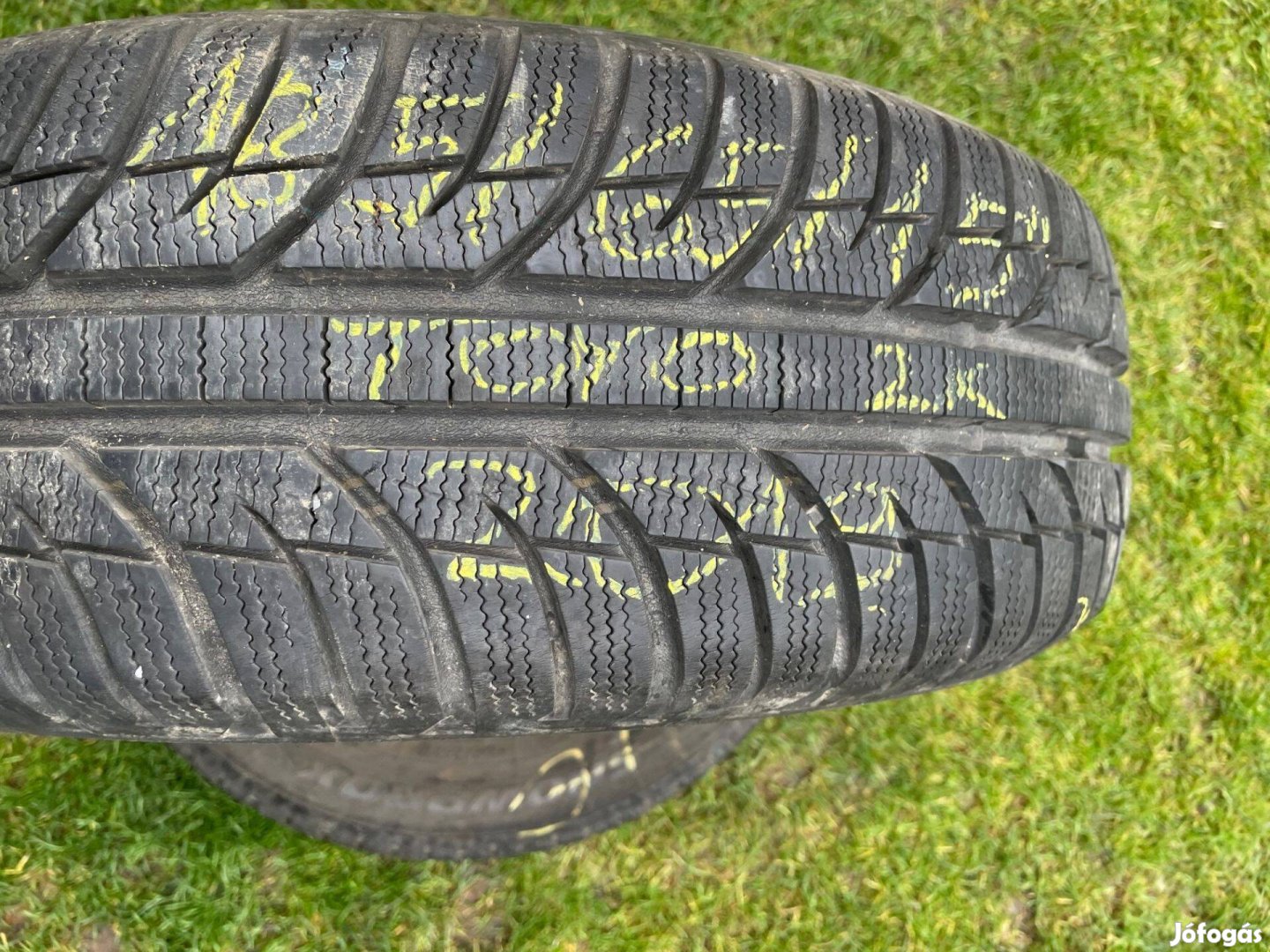 Erős futófelületű téli gumipár 185/65 R15 méretben eladó