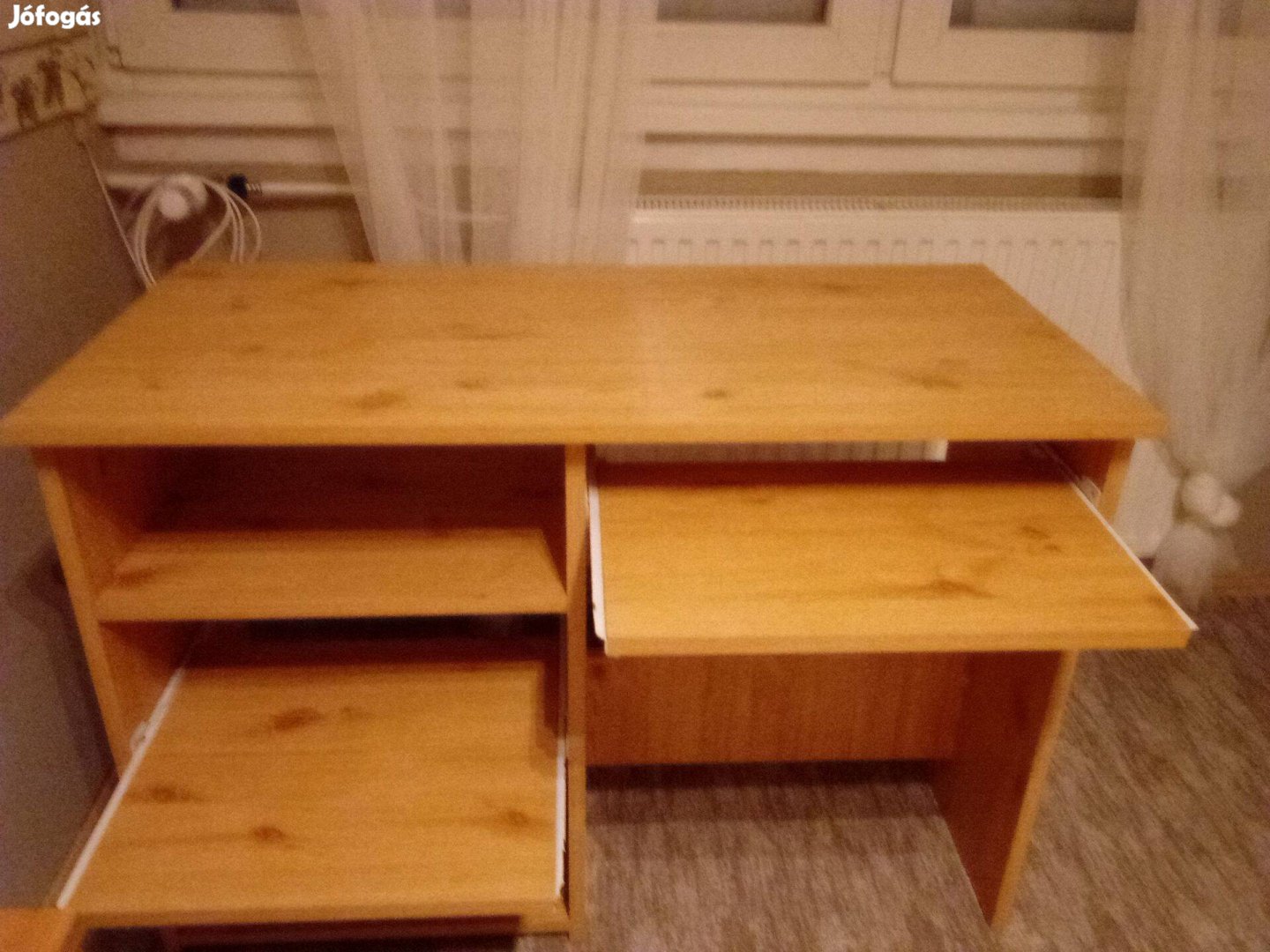 Erős íróasztal számítógépasztal 2cm-es bútorlapból hibátlan