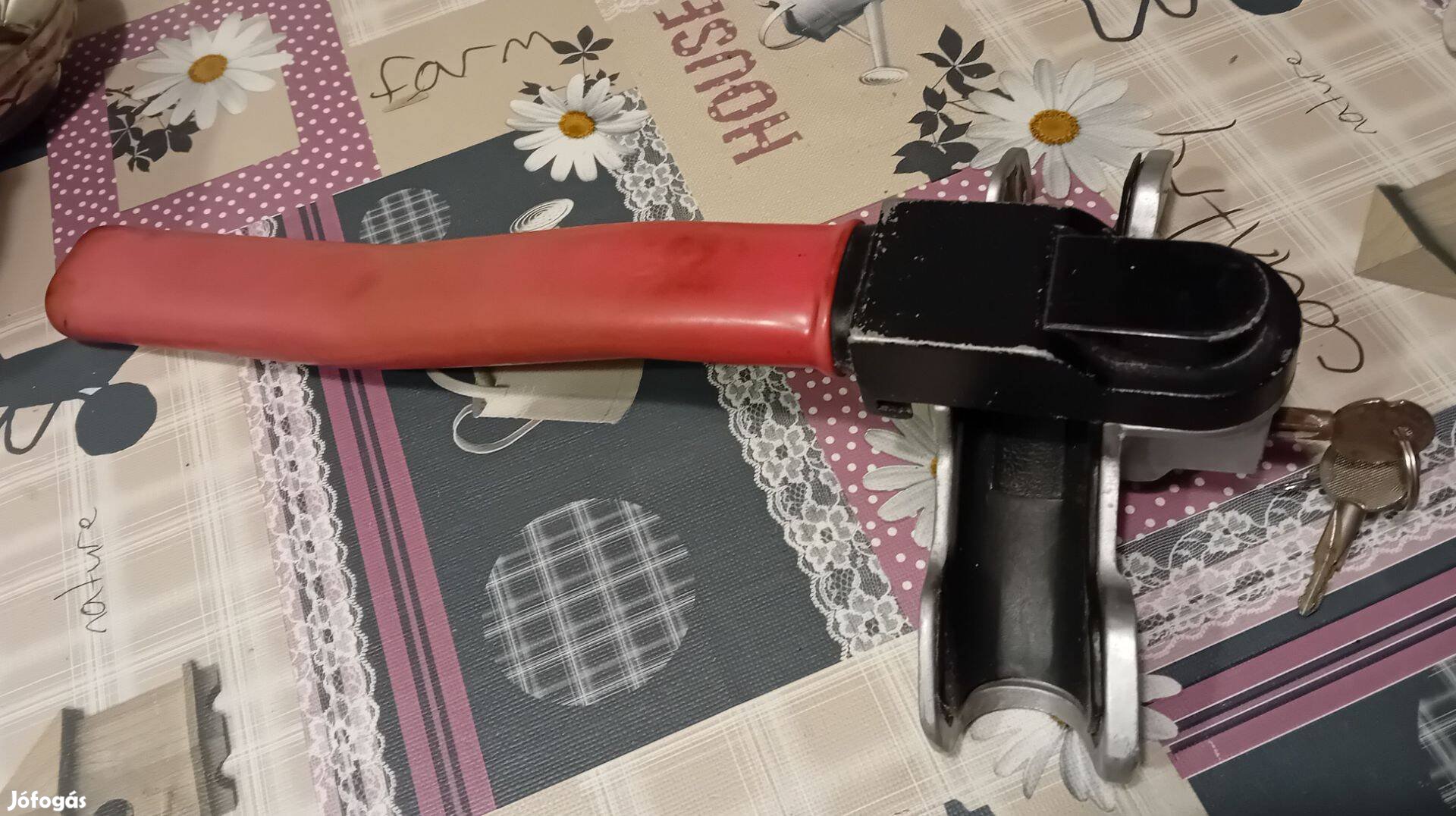 Erős kormányzár eladó 2 db gyári kulcsával, hibátlan