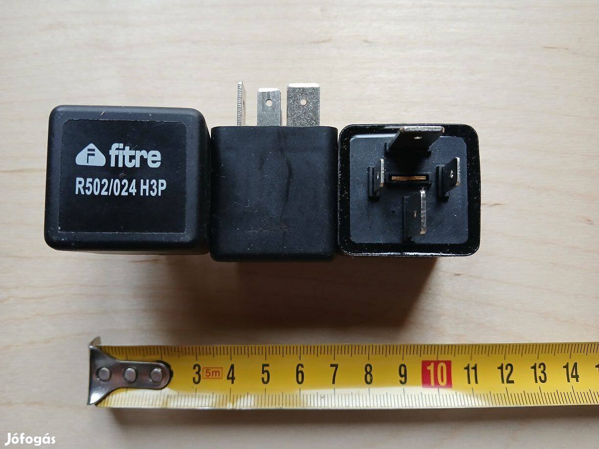 Erősáramú relé jelfogó