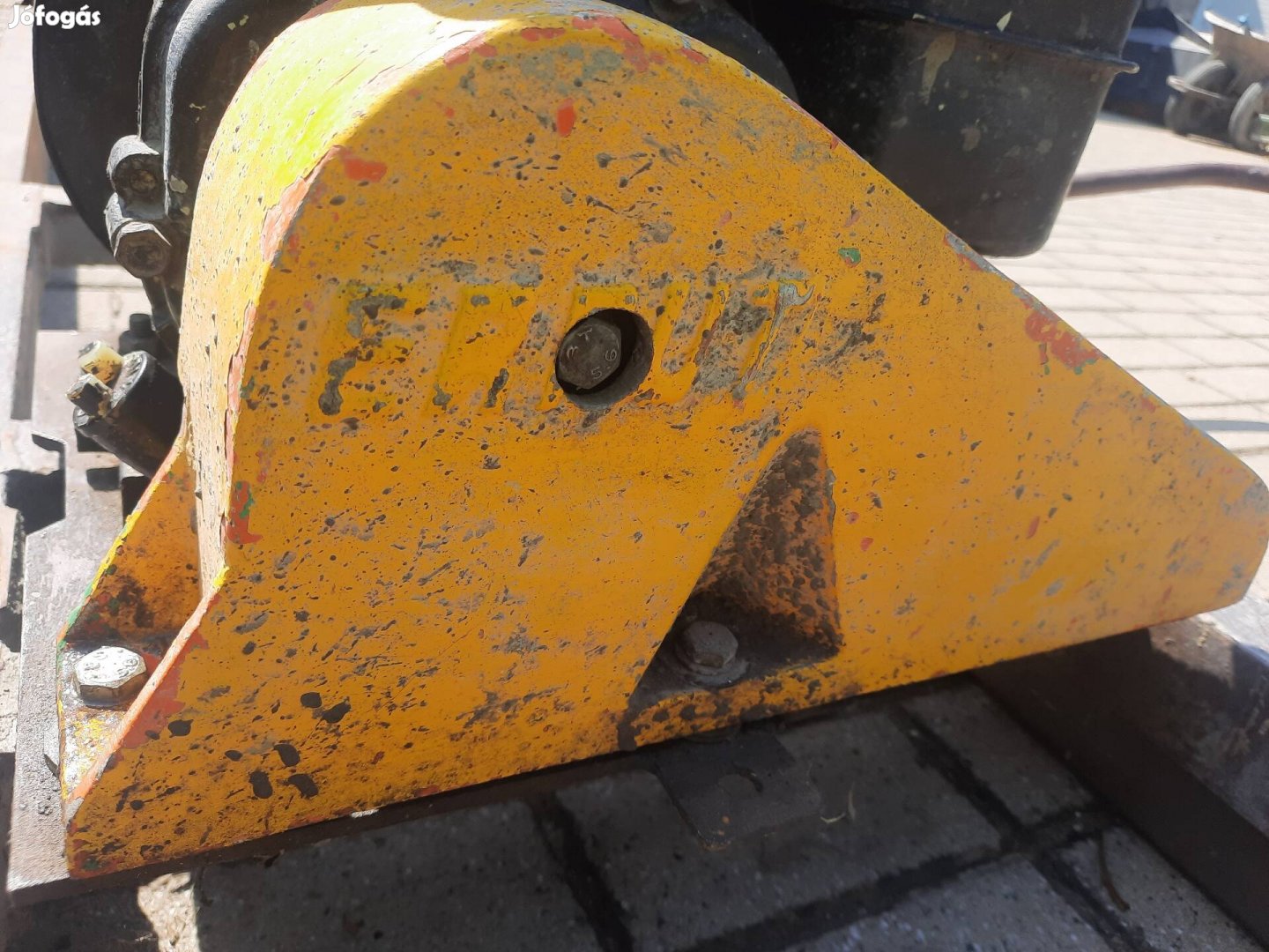 Errut beton felületlehúzó tömörítő