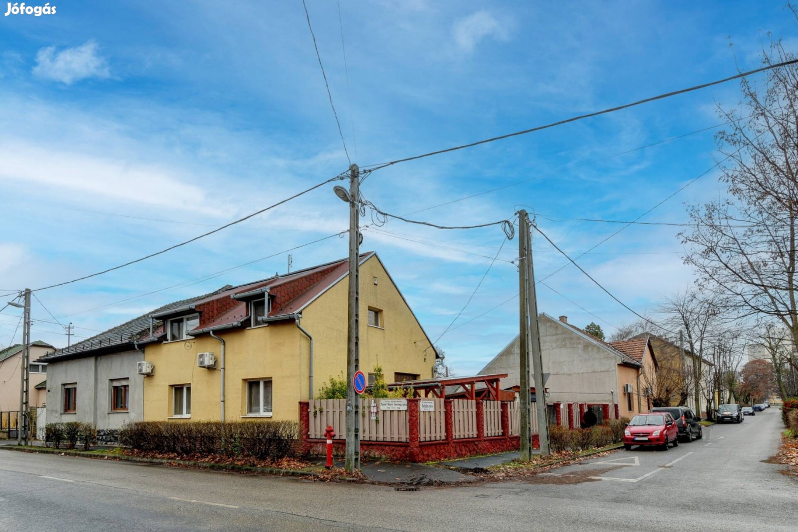 Erzsébet központi részén 2 szintes családi ház eladó!