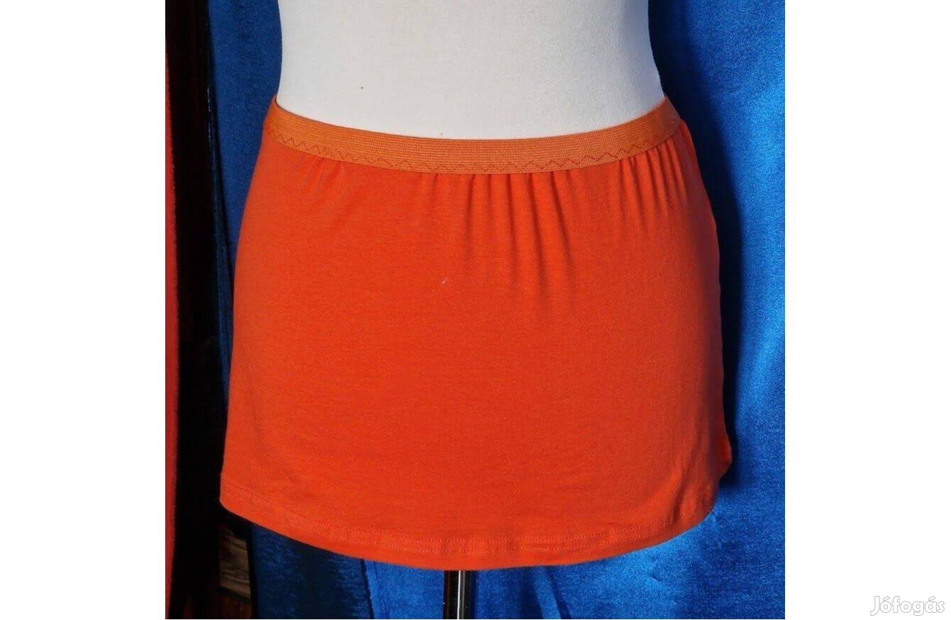 Esküvő ASZ74 - Testre símuló rövid pászos szoknya