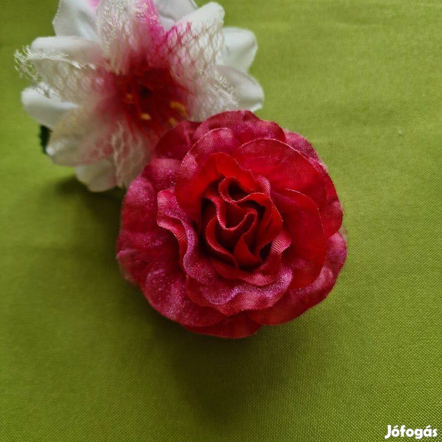 Esküvő BCS14A - Kitűző, hajdísz, hajgumi - 80mm-es piros