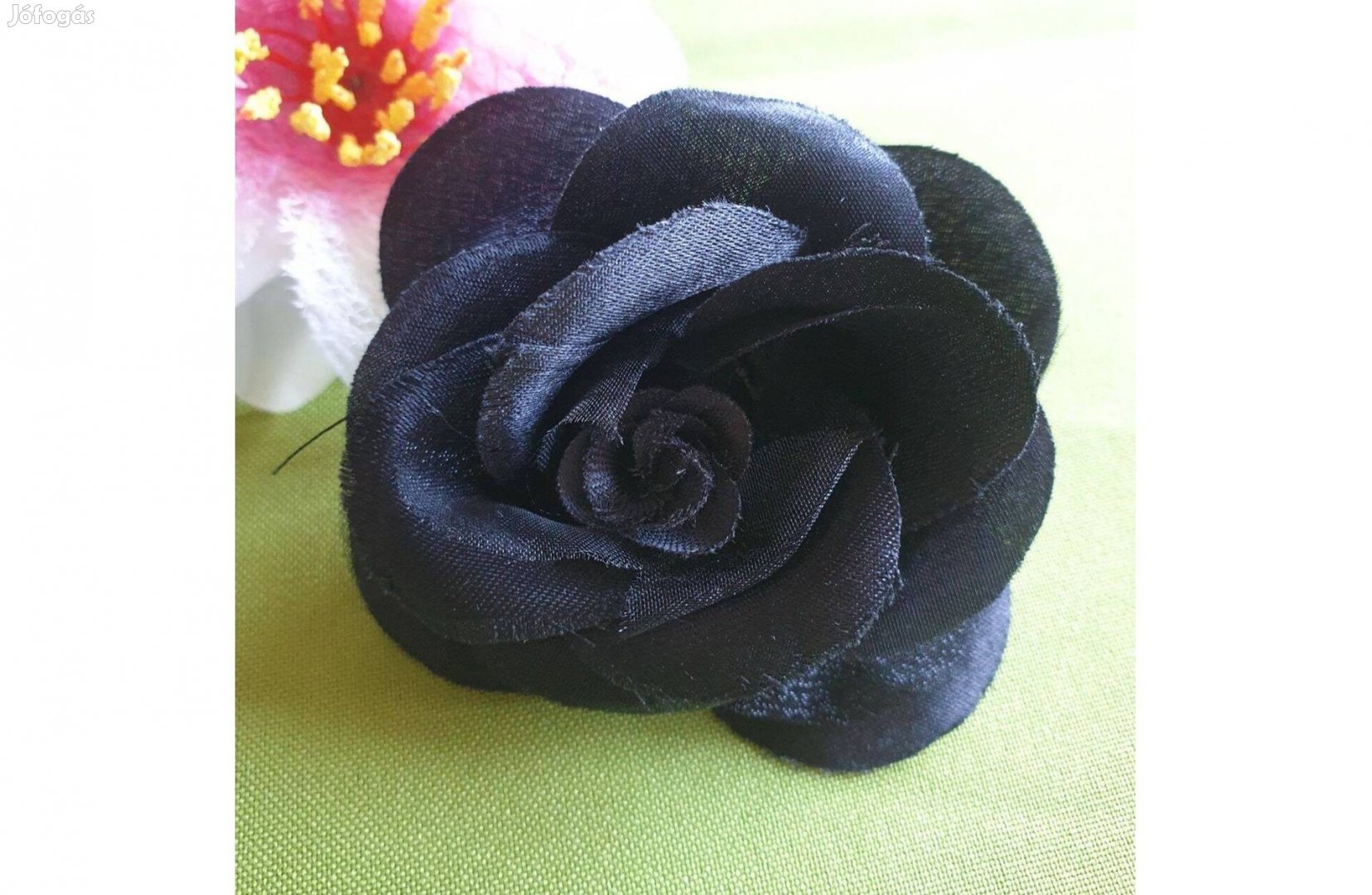 Esküvő BCS15 - Kitűző - 80mm-es Fekete rózsa virág