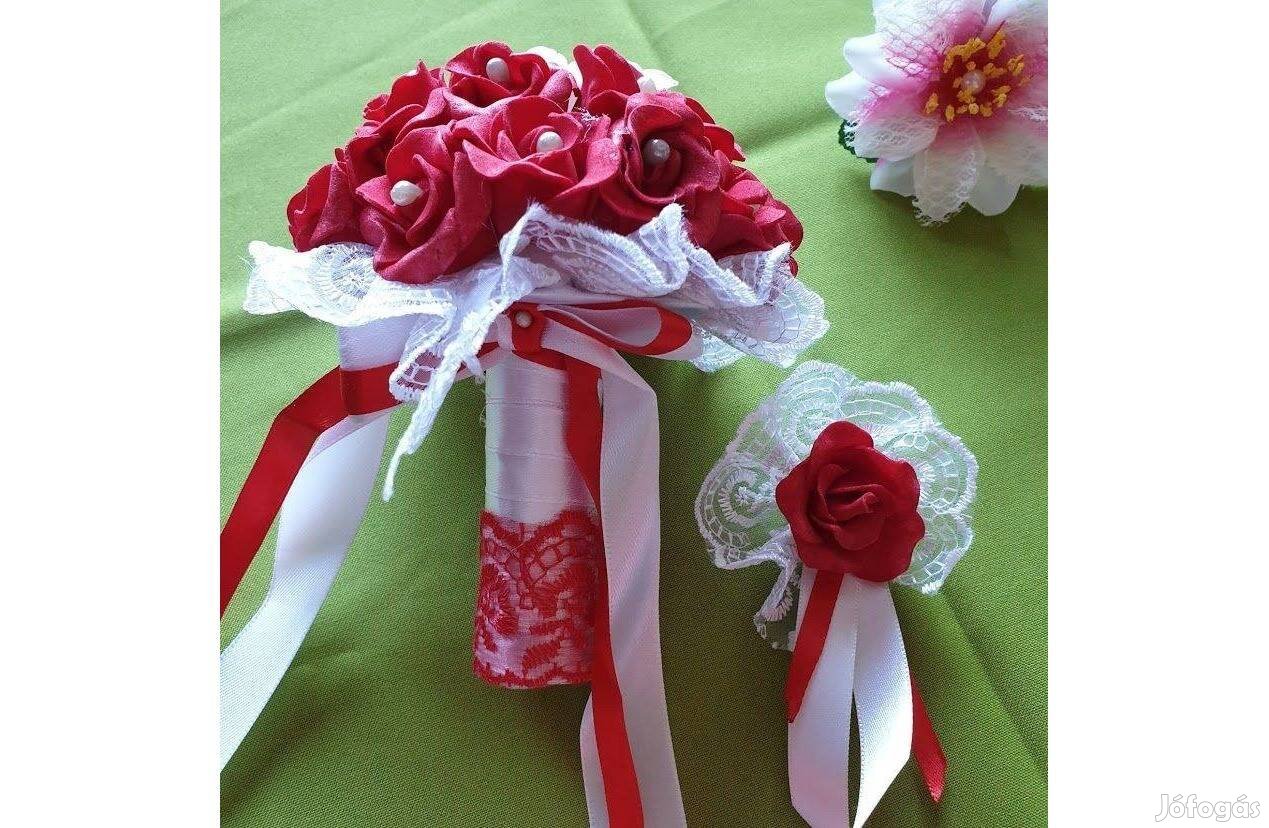 Esküvő MCS20 - Menyasszonyi csokor, vőlegényi kitűző - piros habrózsa
