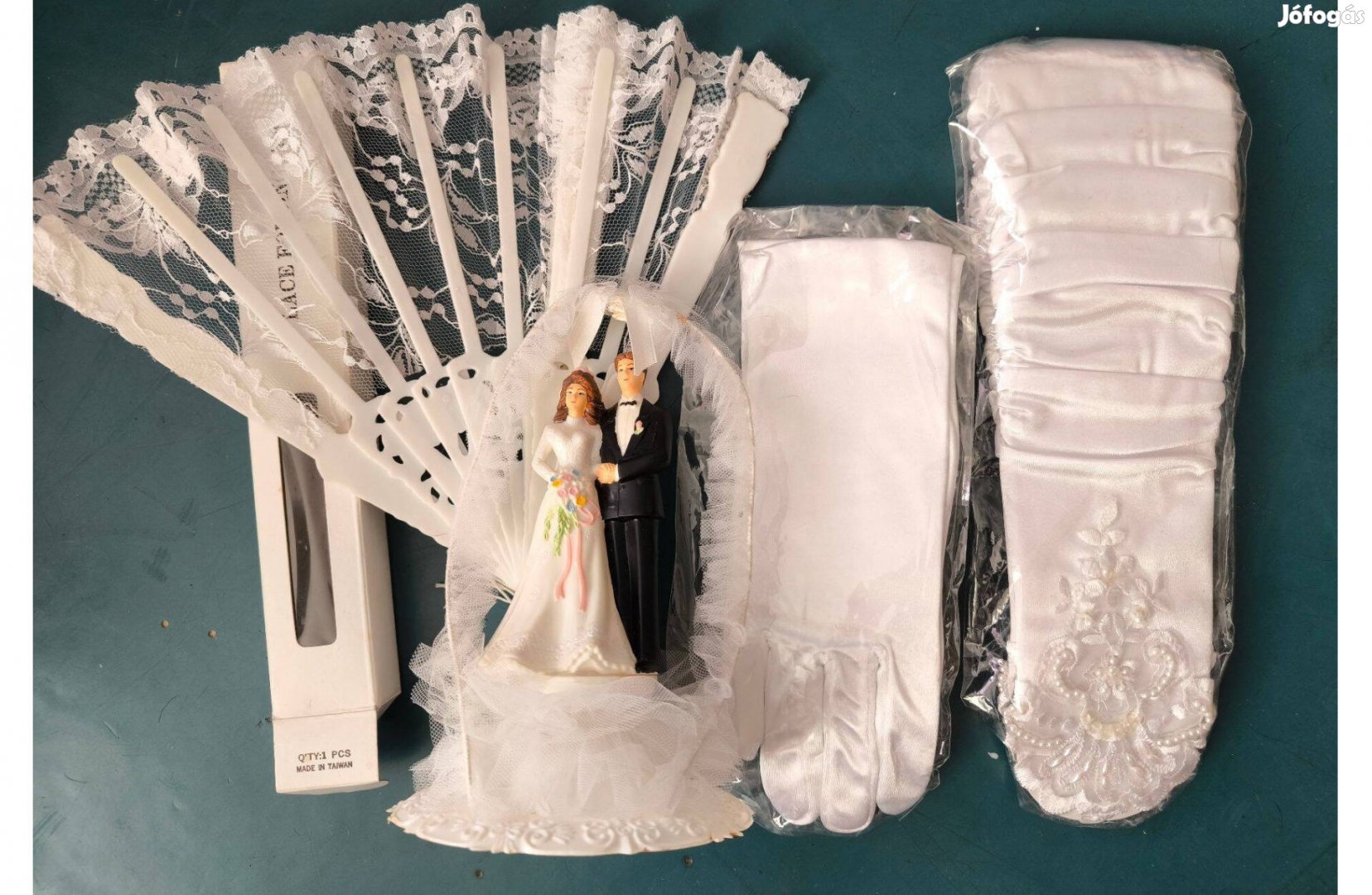 Esküvői kellékek , kesztyű , legyező stb
