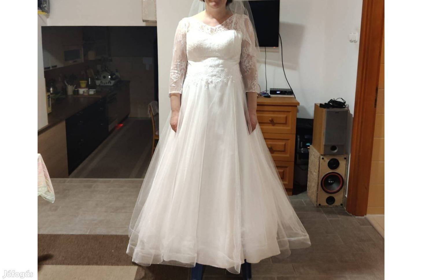Esküvői ruha_fűzős_40-44-es méret
