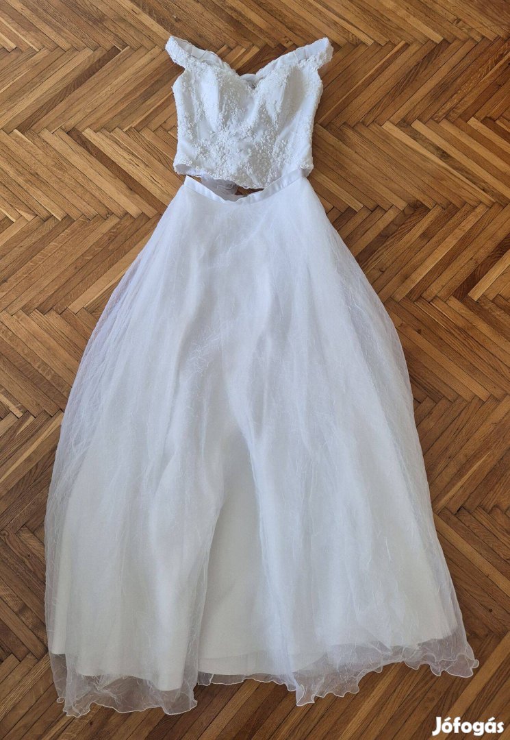 Esküvői ruha menyasszonyi ruha abroncsal kesztyűvel