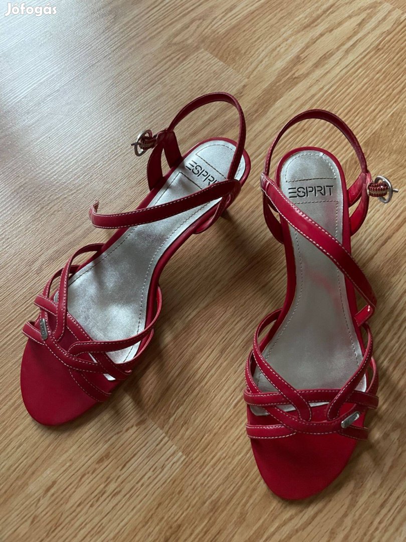 Esprit piros szandál 38-as méretben. Sarokmagasság 4,5 cm