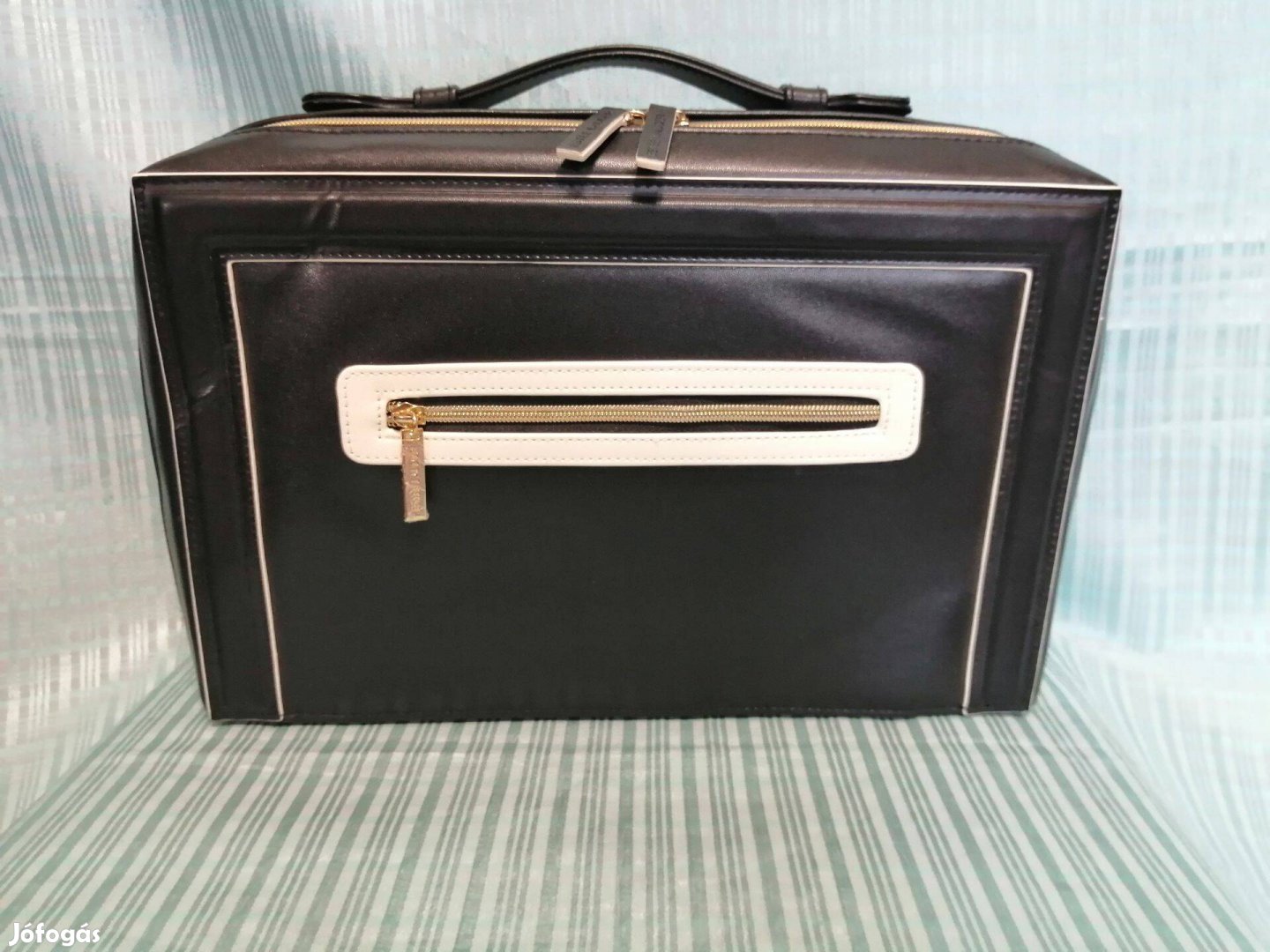 Estée Lauder írattartó,írathordozó kézi táska, kis bőrönd