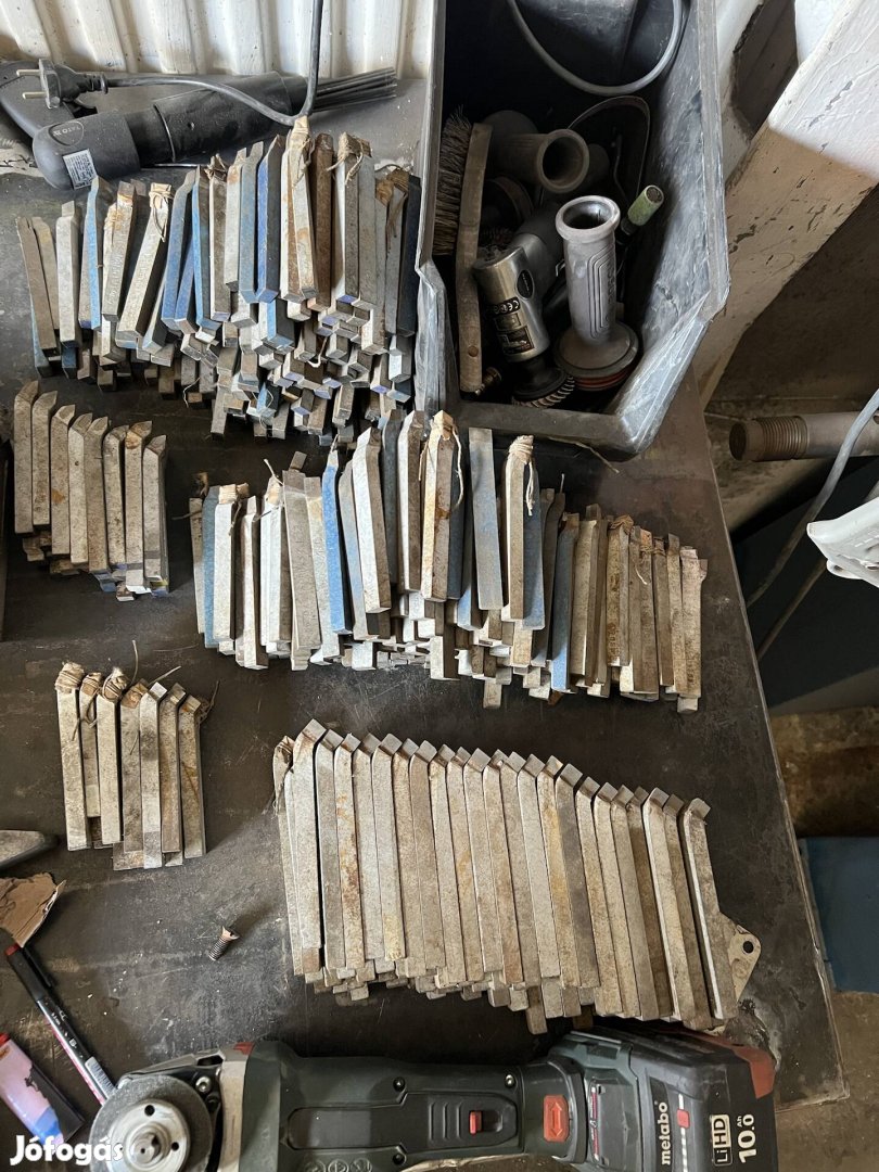 Eszterga kések egyben.