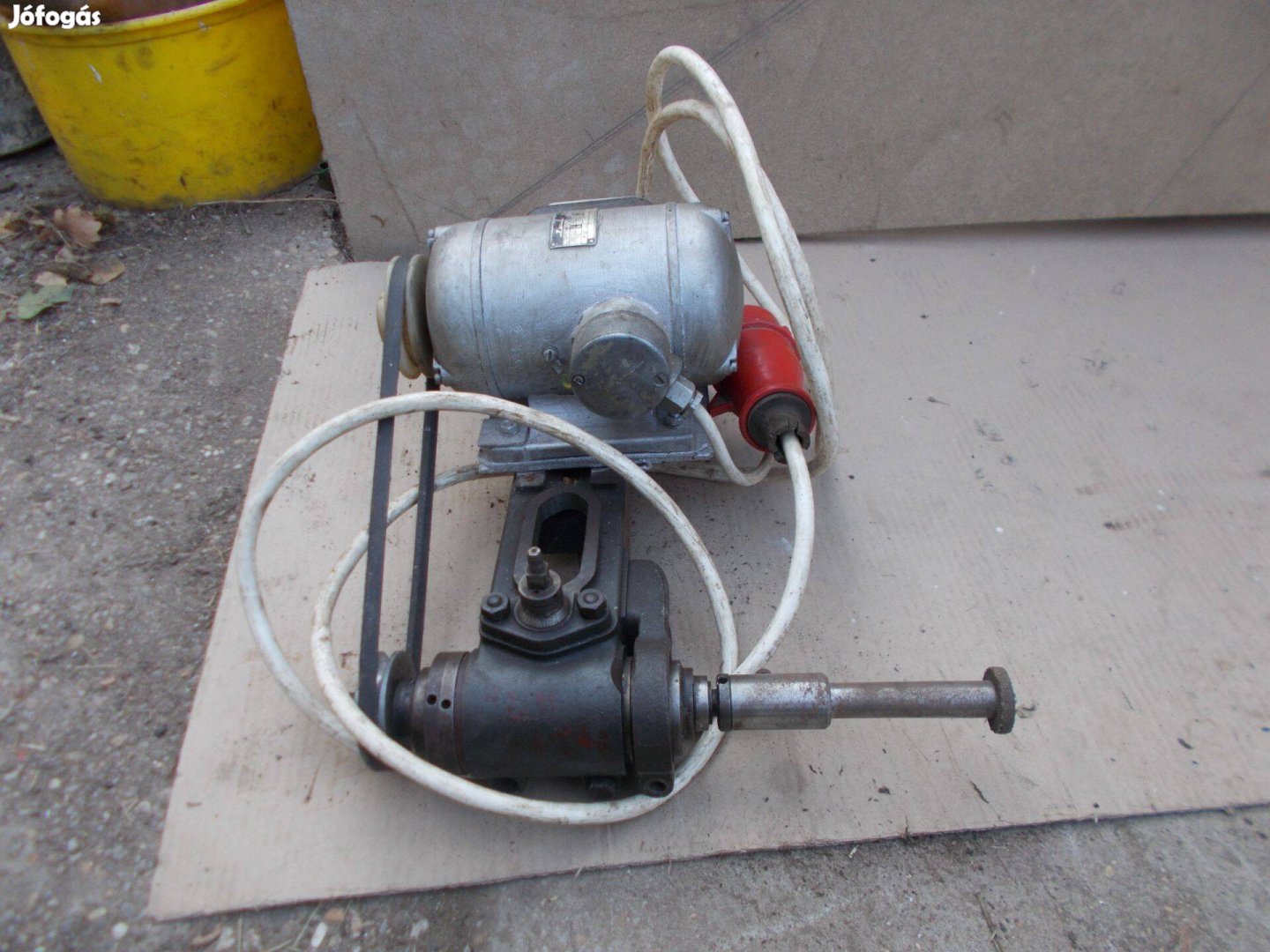 Esztergapadhoz köszörű