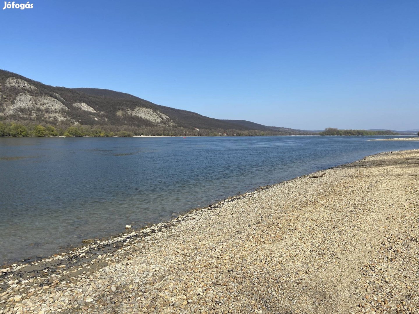 Esztergom dunaparti telek eladó!