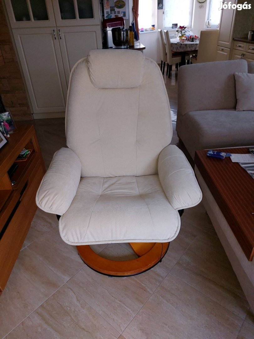 Esztétikus, gyönyörű masszázs fotel