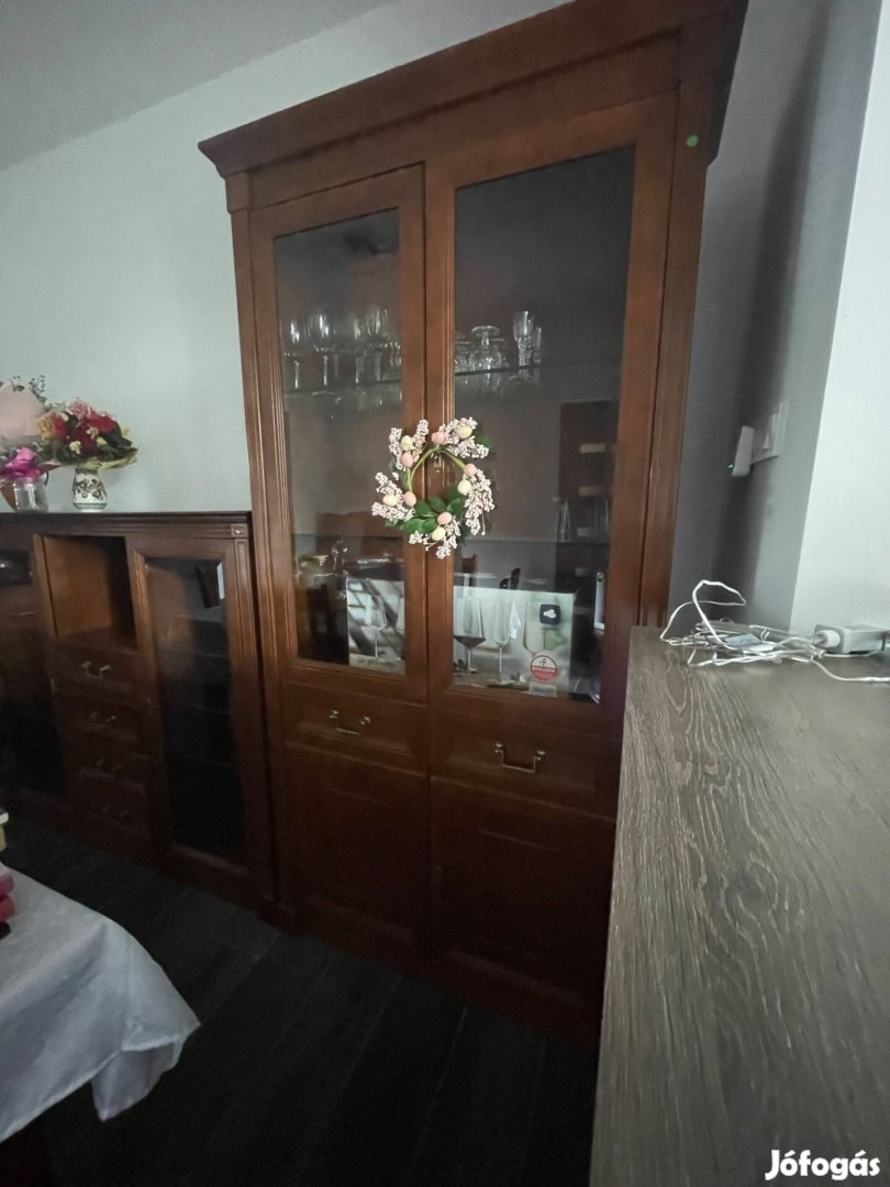 Étkező (6+2személynek) és tálalószekrény+falra szerelhető tükör eladó