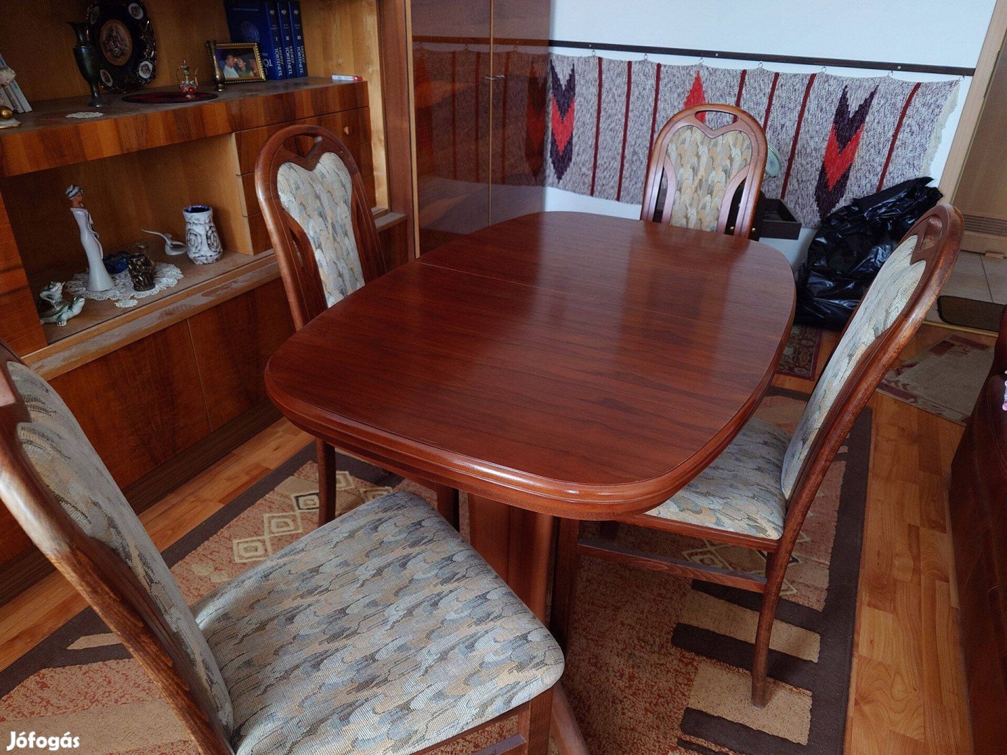 Étkező asztal garnitúra kárpitozott székekkel, gyönyörű, új