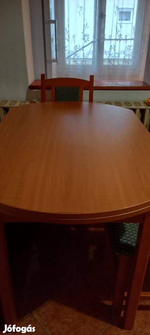 Étkező asztal székkel