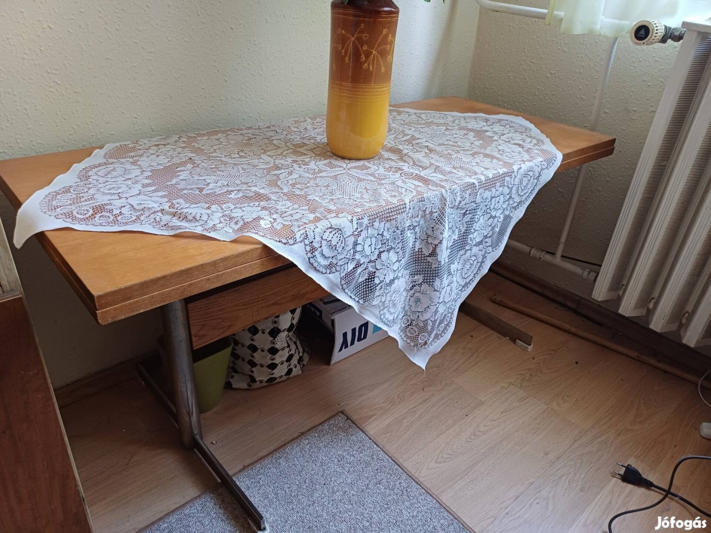 Étkező és dohanyzó asztal állítható