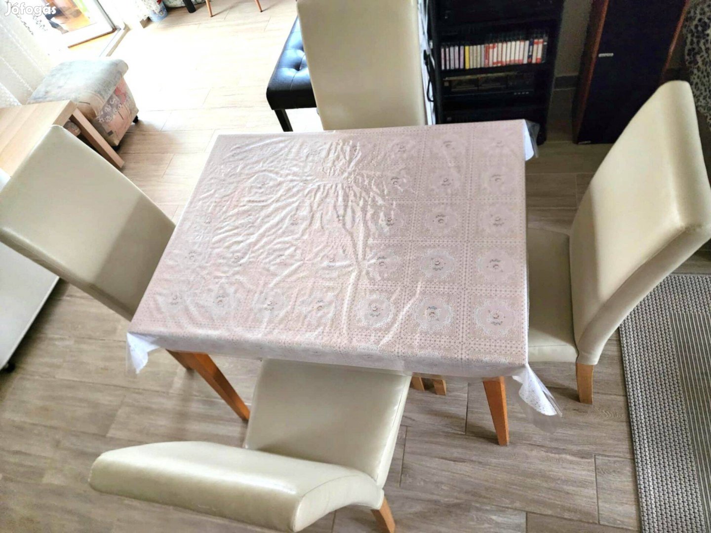 Étkező garnitúra - bővíthető asztal 4 székkel