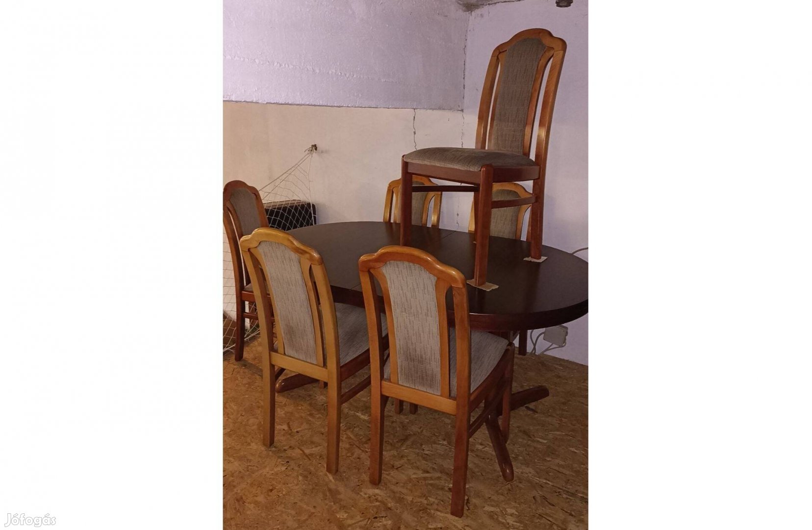 Étkező garnitúra, hat székkel, bővíthető asztallal eladó