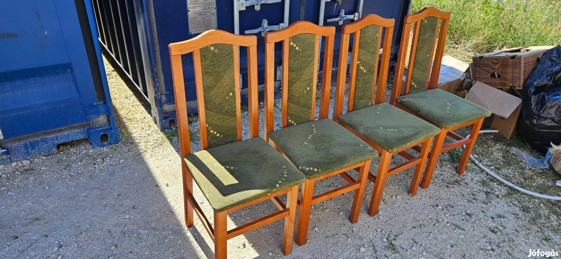 Étkező székek és asztal