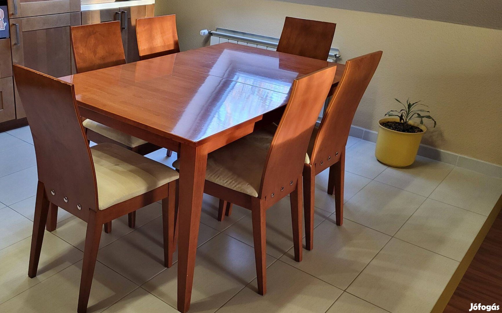 Étkezőasztal 150x90 cm 6 székkel bővíthető