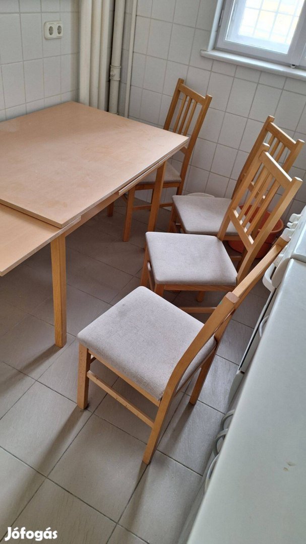 Étkezőasztal 4 székkel