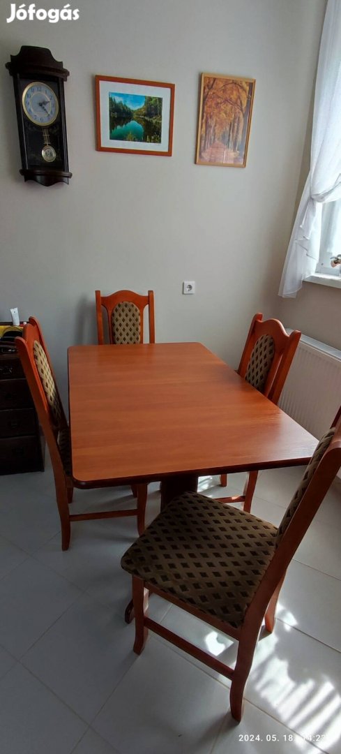 Étkezőasztal 4 székkel 