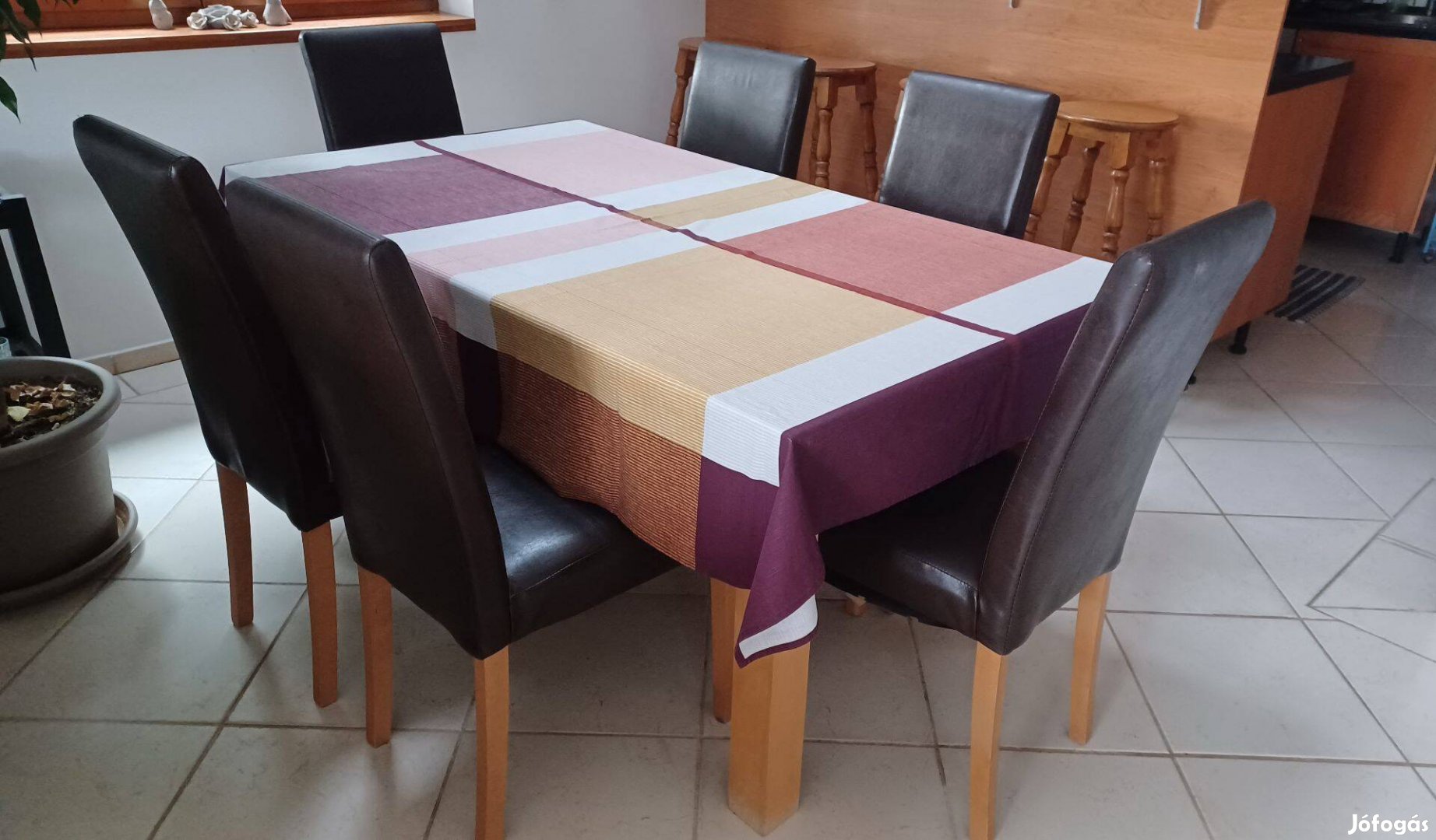 Étkezőasztal 6 magastámlás székkel