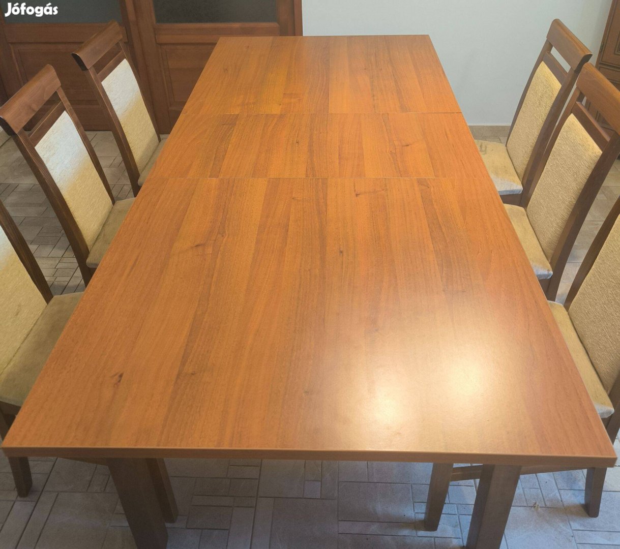 Étkezőasztal 8 székkel
