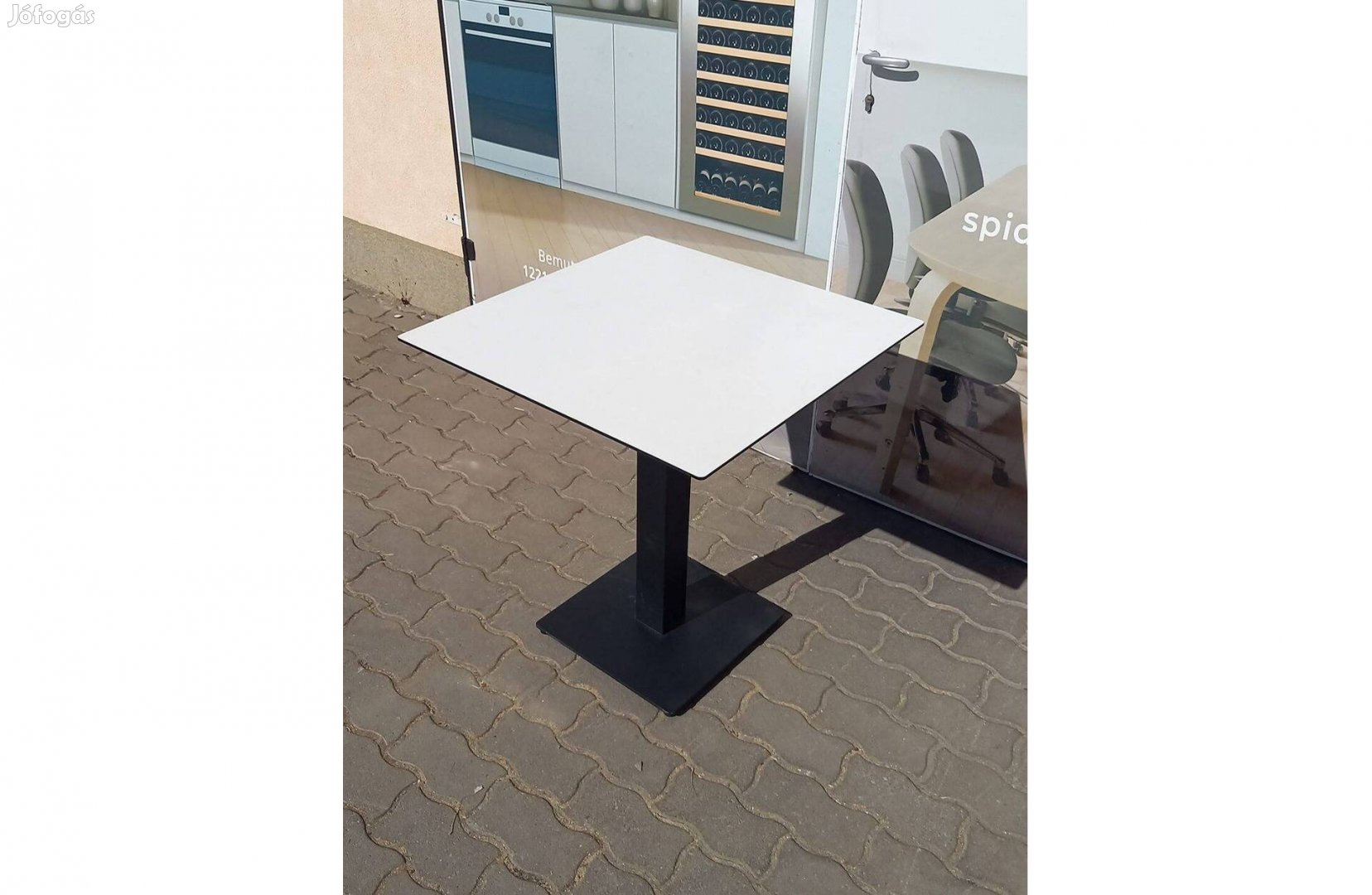 Étkezőasztal, kis asztal, fehér színű - használt irodabútor