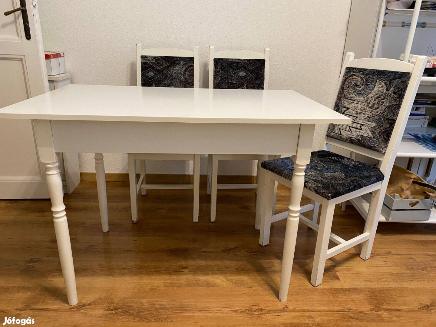 Étkezőasztal, négy székkel