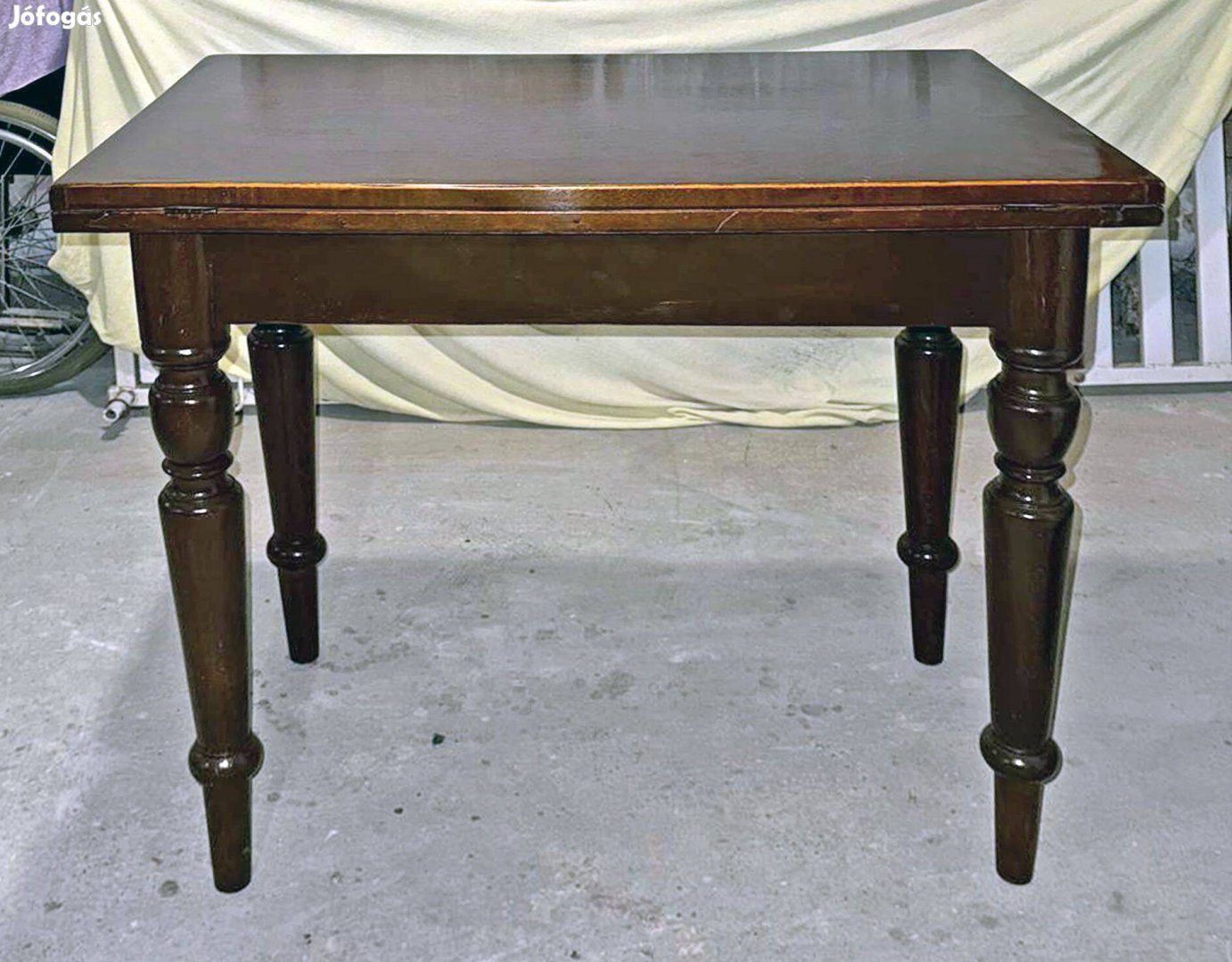 Étkezőasztal, szétnyitható, kisméretű eladó