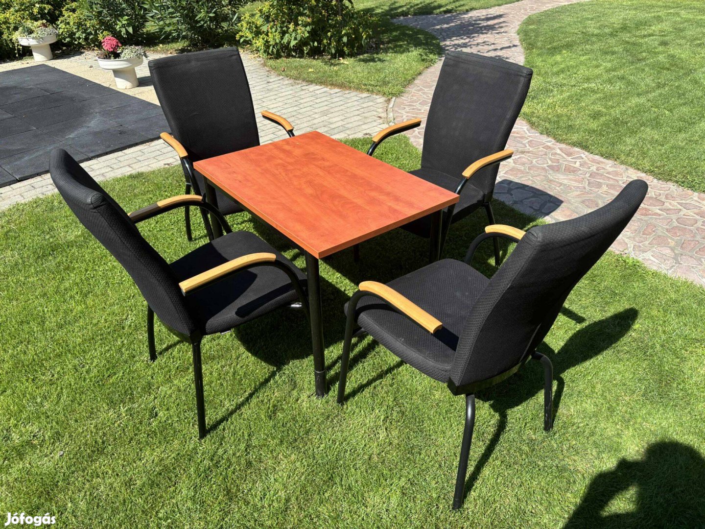 Étkezőasztal székekkel