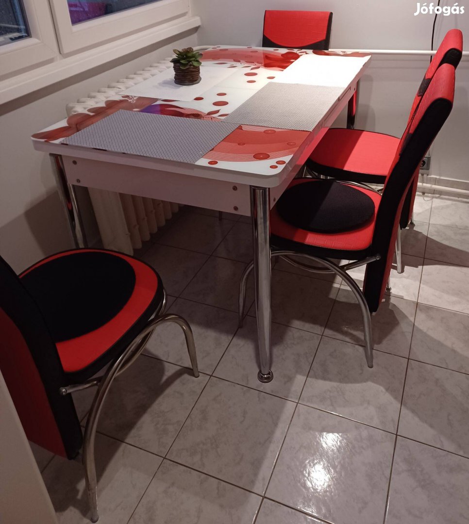 Étkezőasztal székekkel eladó