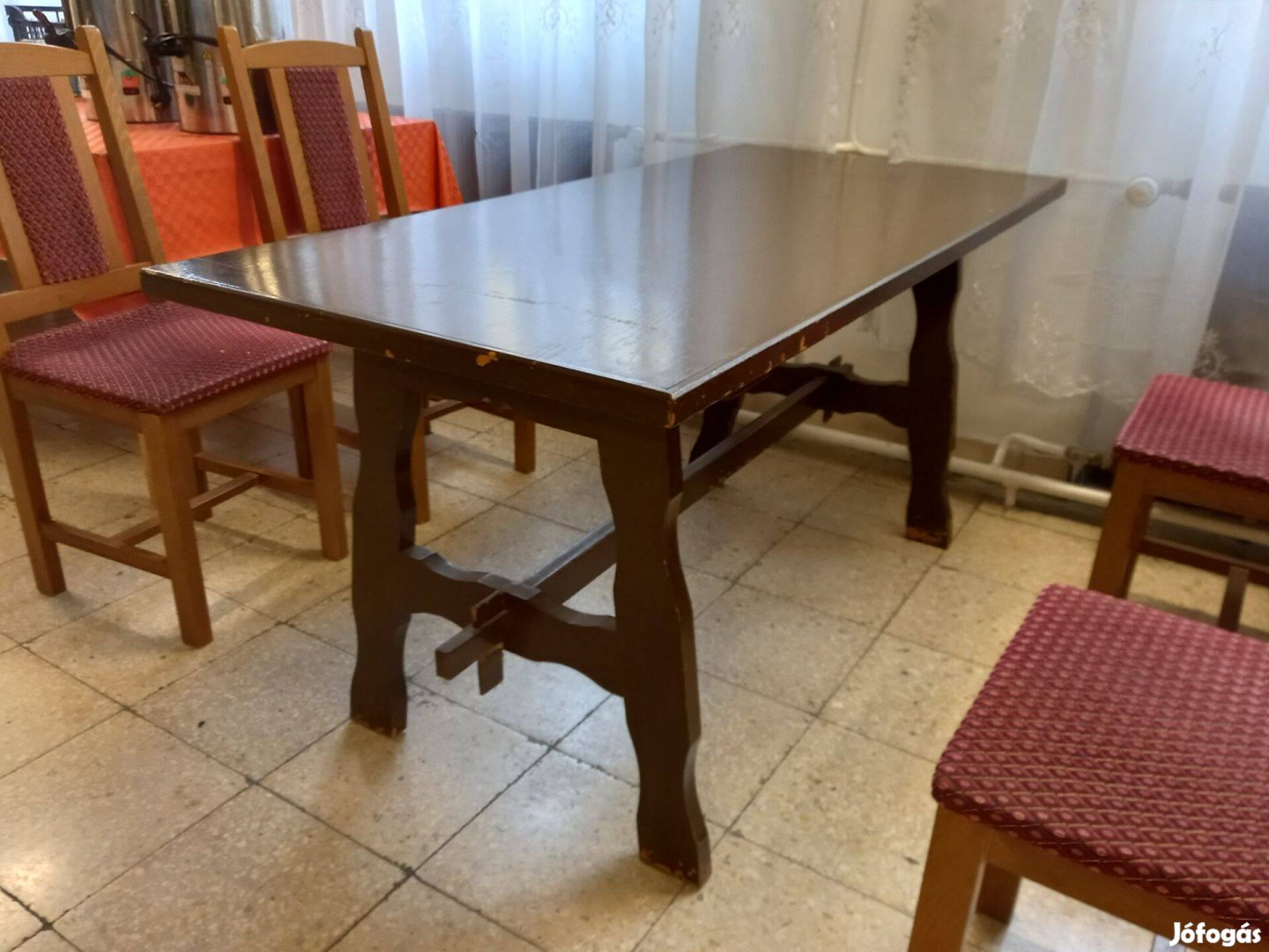 Étkezőasztalok eladóak