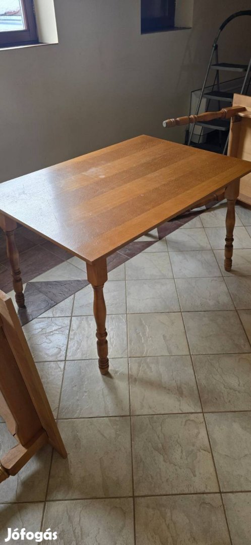 Éttermi asztalok és székek