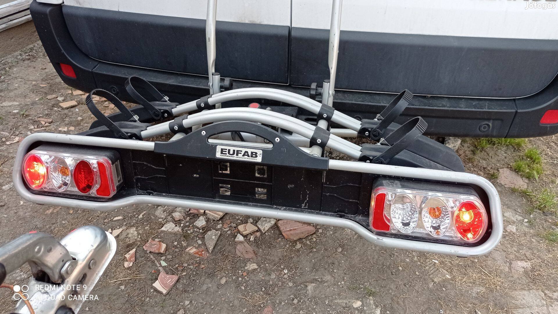 Eufab vonóhorogra szerelhető dönthető kerékpárszállító