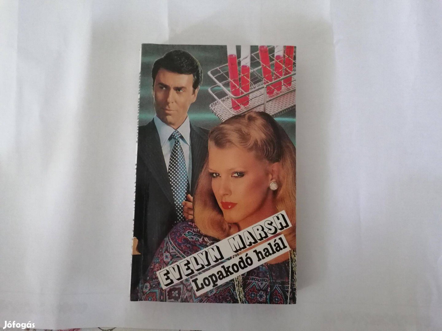 Evelyn Marsh Lopakodó halál c.könyv jó állapotban eladó!