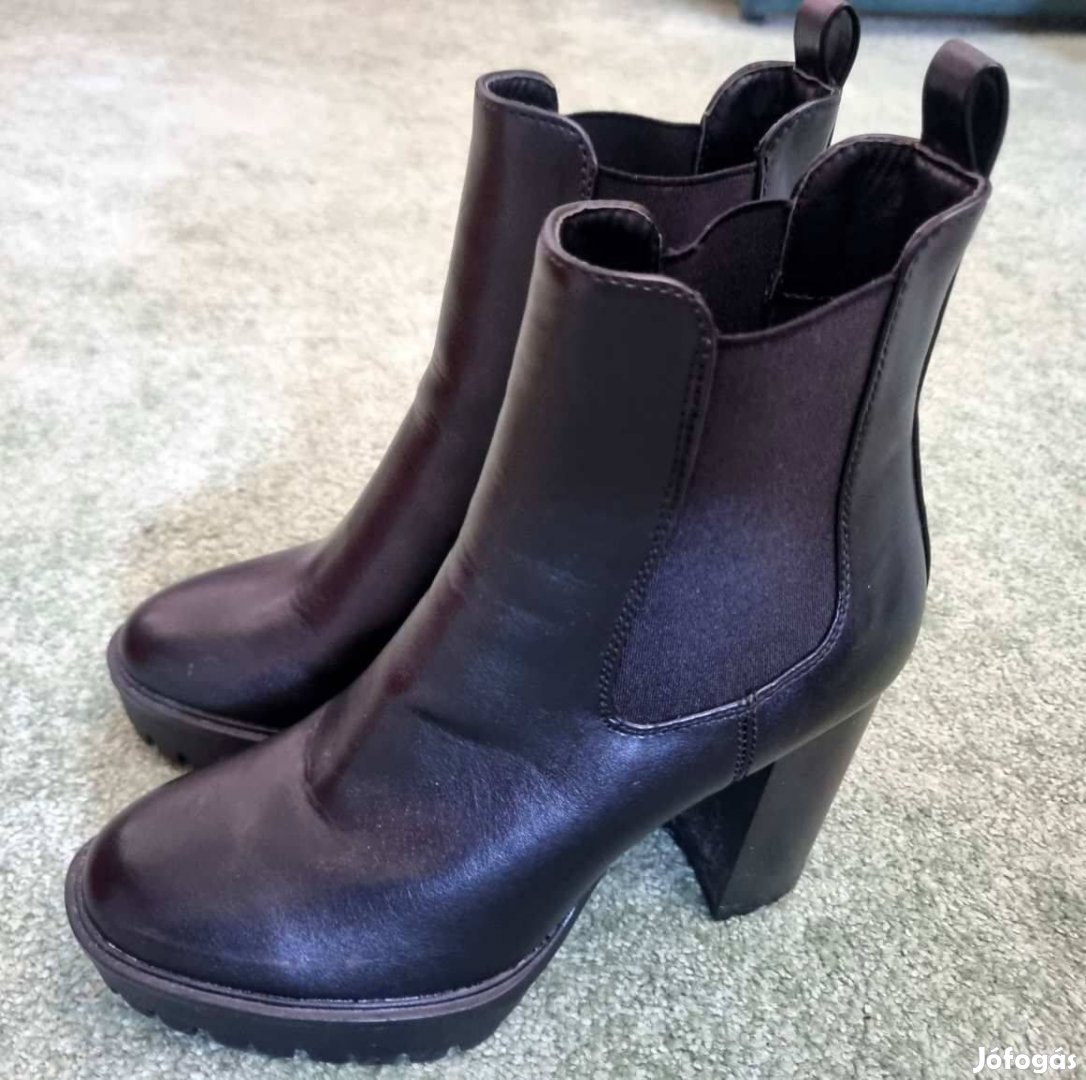 Evenodd meseszép fekete csizma 38as méretben, érdemes