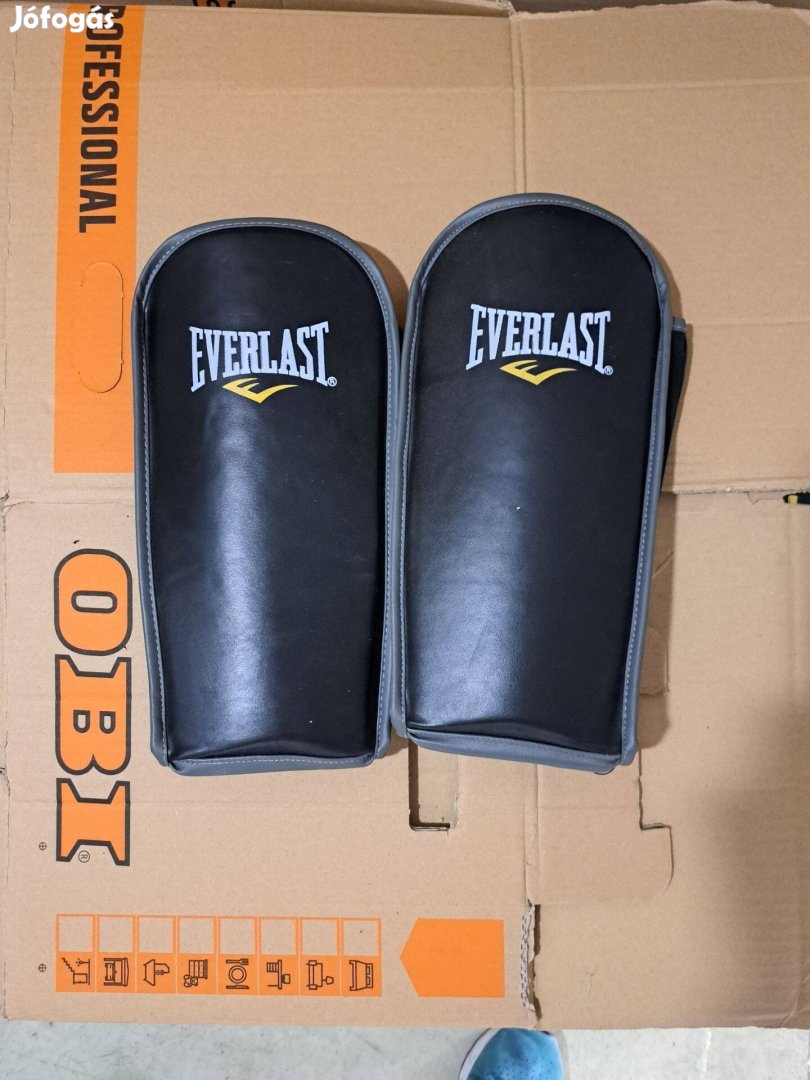 Everlast labszarvedö kickboxhoz S/M meret