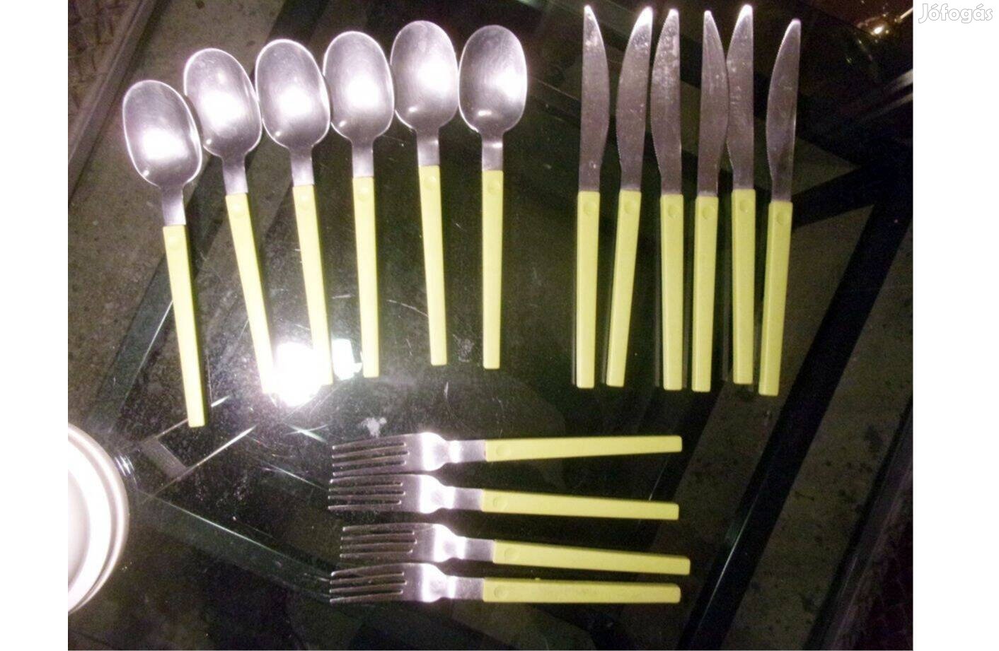 Evőeszköz készlet kés kanál villa Újpest központ közelében