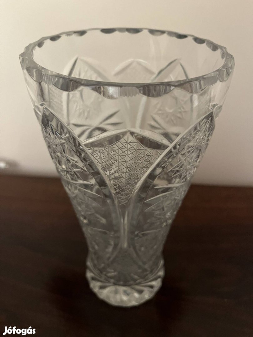Exkluzív csiszolt kristály váza