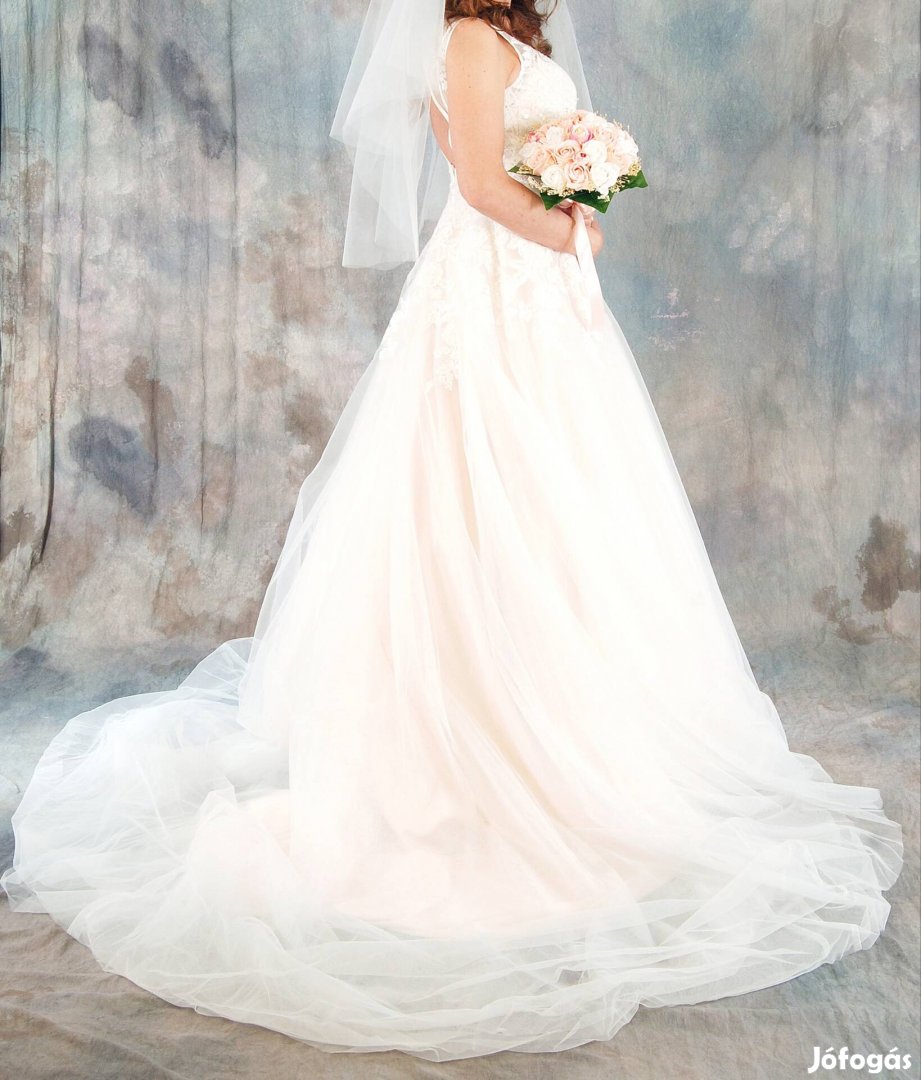 Exkluzív esküvői menyasszonyi ruha szett 1x studiós fotózáson viselt 