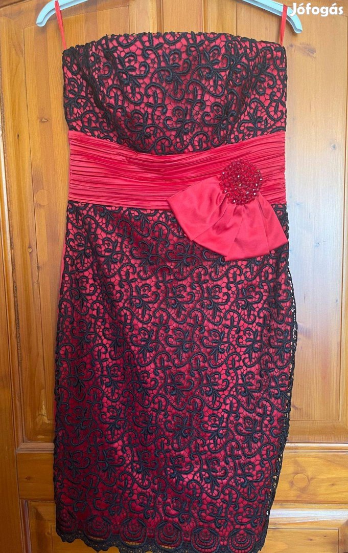 Exkluzív fekete horgolt csipkés piros menyecske ruha címkés! 36